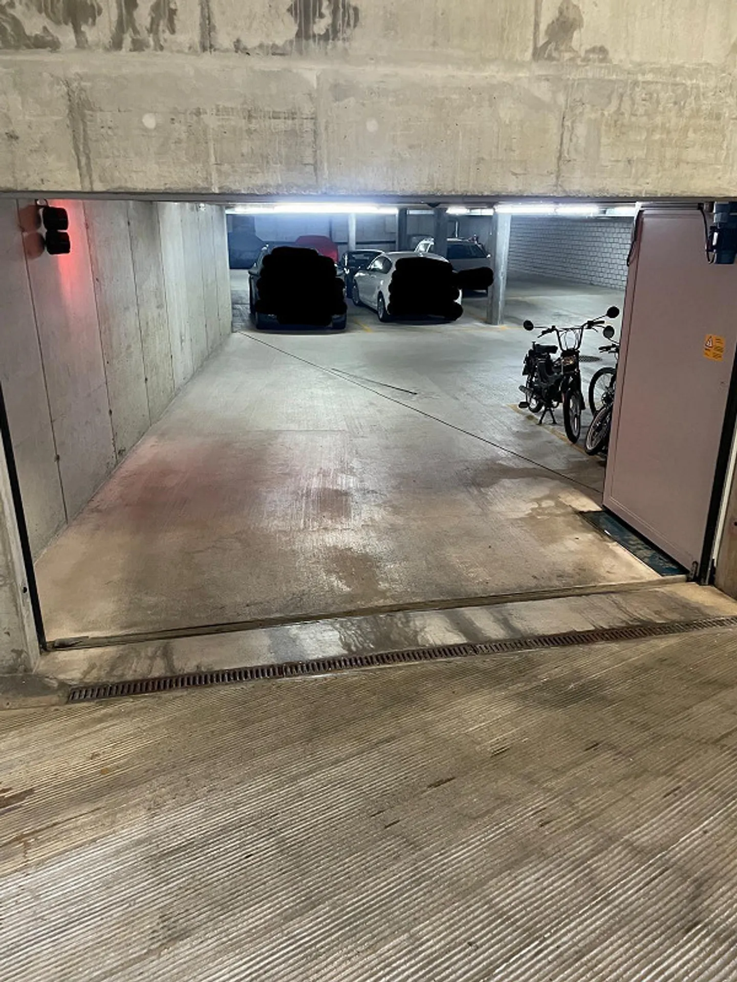 Posto auto in garage sotterraneo (altezza max. 2,20 m) - Foto 3 di 3