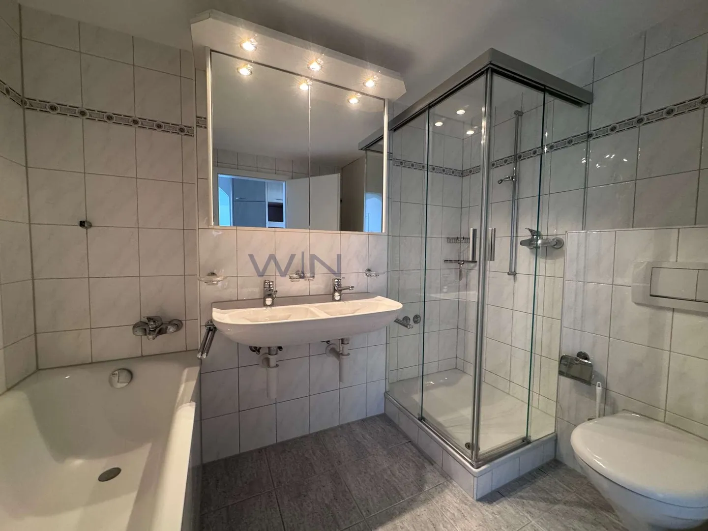 Lake View Apartment incl. 45 m² Multifunctional Storage - Photo 13 of 13