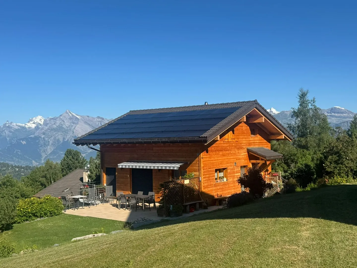 Chalet arredato - Magnifica proprietà - MASE - Residenza principale - Foto 3 di 13