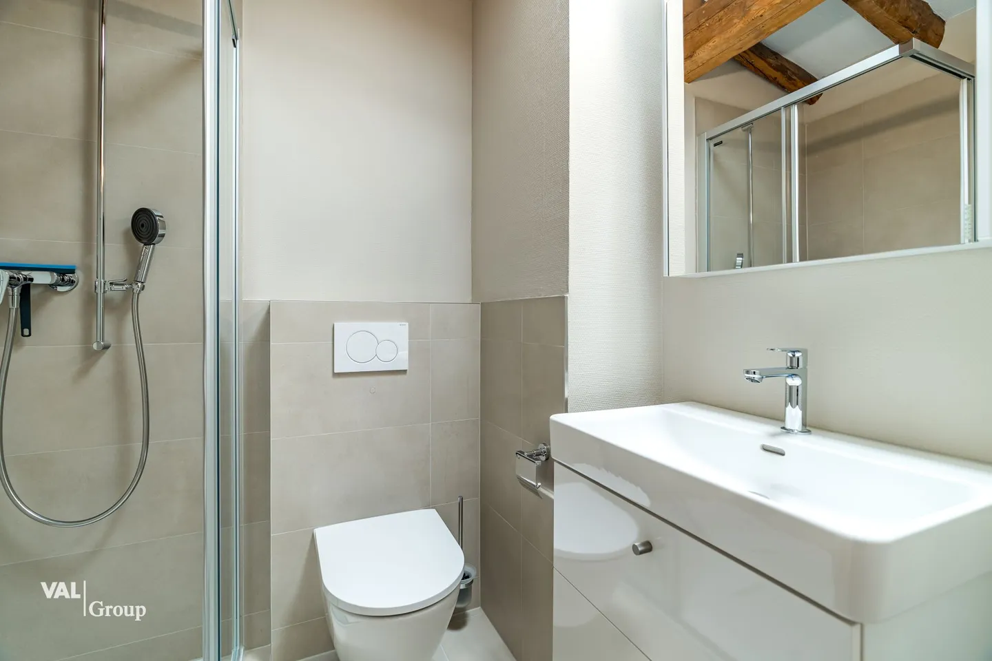 Appartamento duplex da sogno di 5,5 stanze nel cuore di Brig - il fascino urbano incontra il comfort moderno - Foto 14 di 20