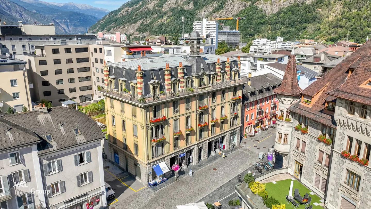 Appartamento duplex da sogno di 5,5 stanze nel cuore di Brig - il fascino urbano incontra il comfort moderno - Foto 16 di 20