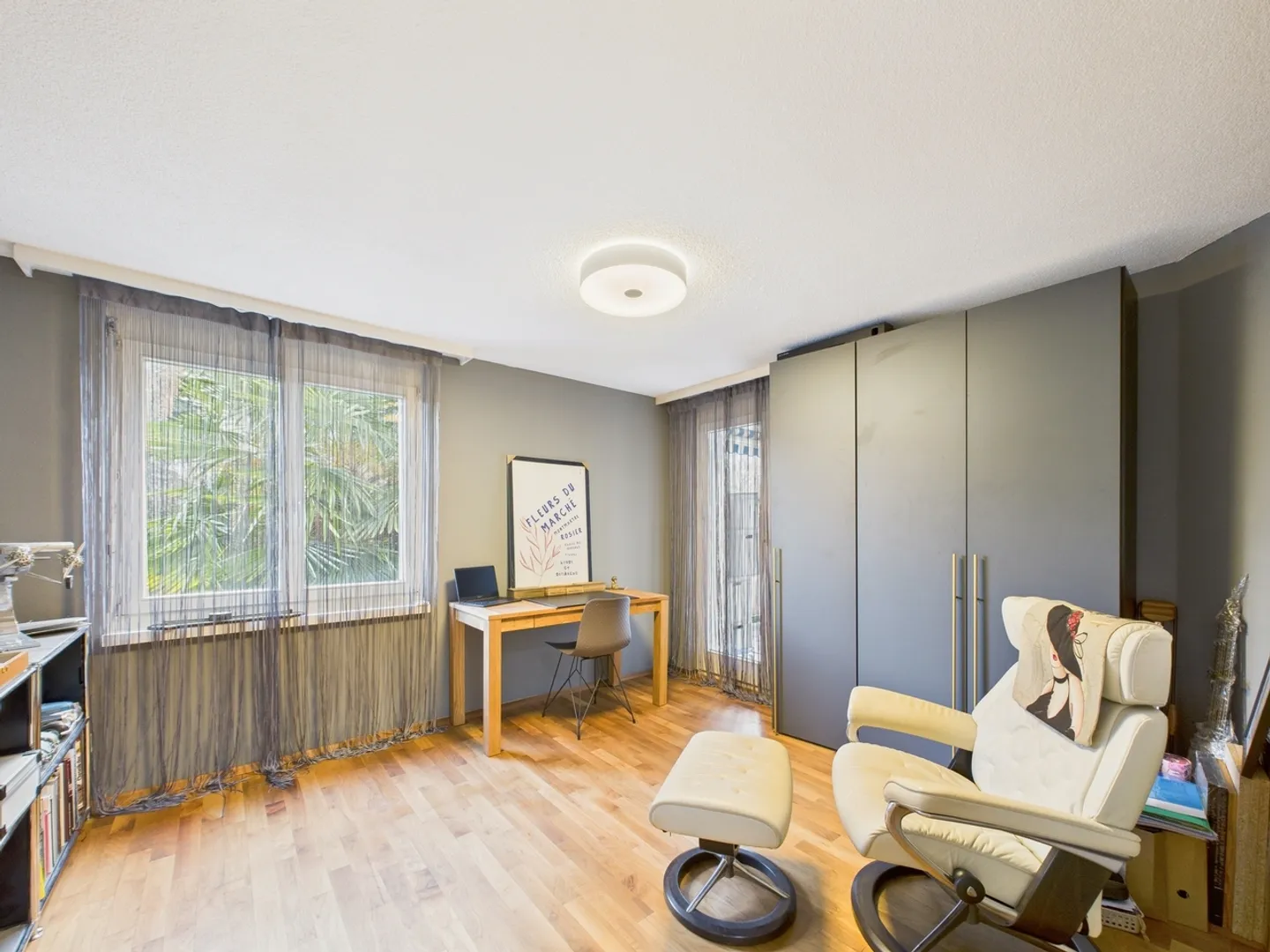 Charming and spacious 4.5 room apartment with stunning lake view - Photo 5 of 11