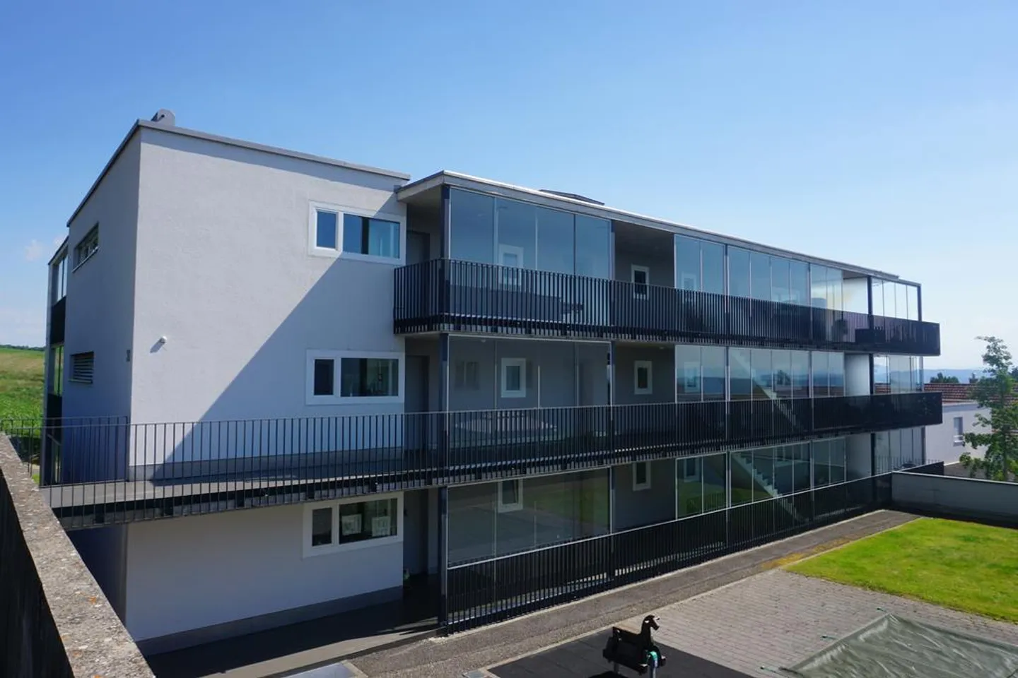 Moderne Wohnung mit grossem Balkon - Foto 2 von 12