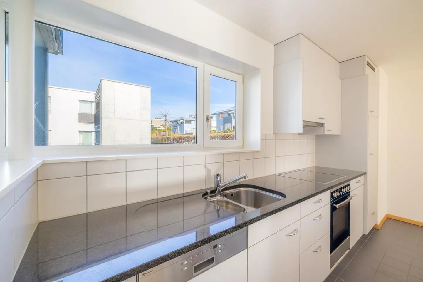 Moderne Wohnung mit grossem Balkon - Foto 5 von 12