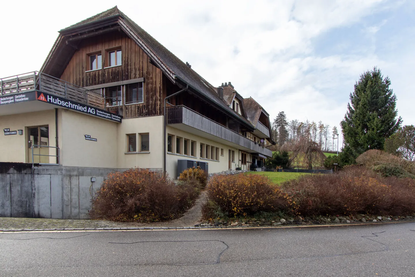 Appartement 4.5 pièces avec balcon, cheminée et vue sur les montagnes du Jura - Photo 1 sur 9