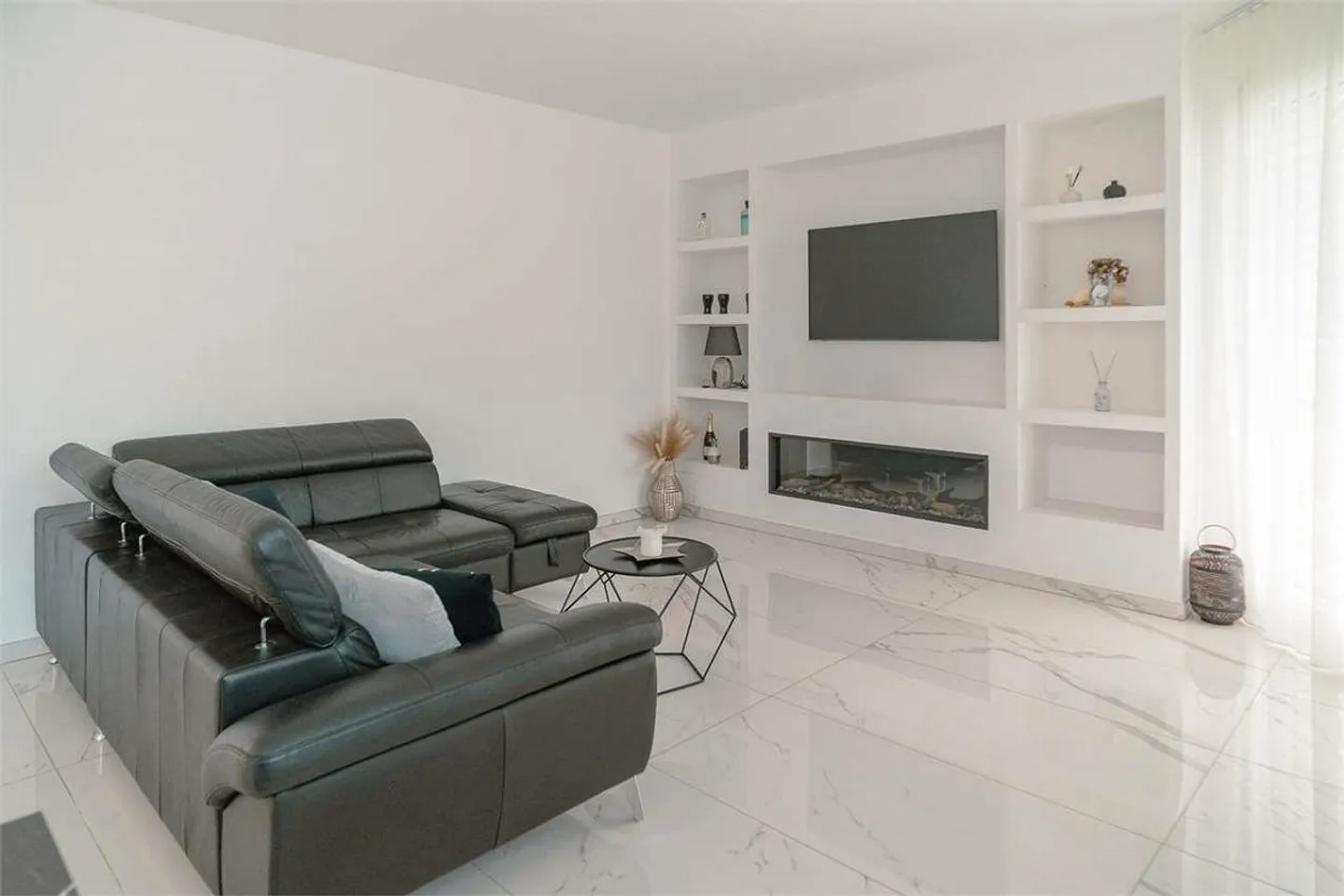 Appartement élégant avec équipements meublés et jardin privé - Photo 2 sur 13