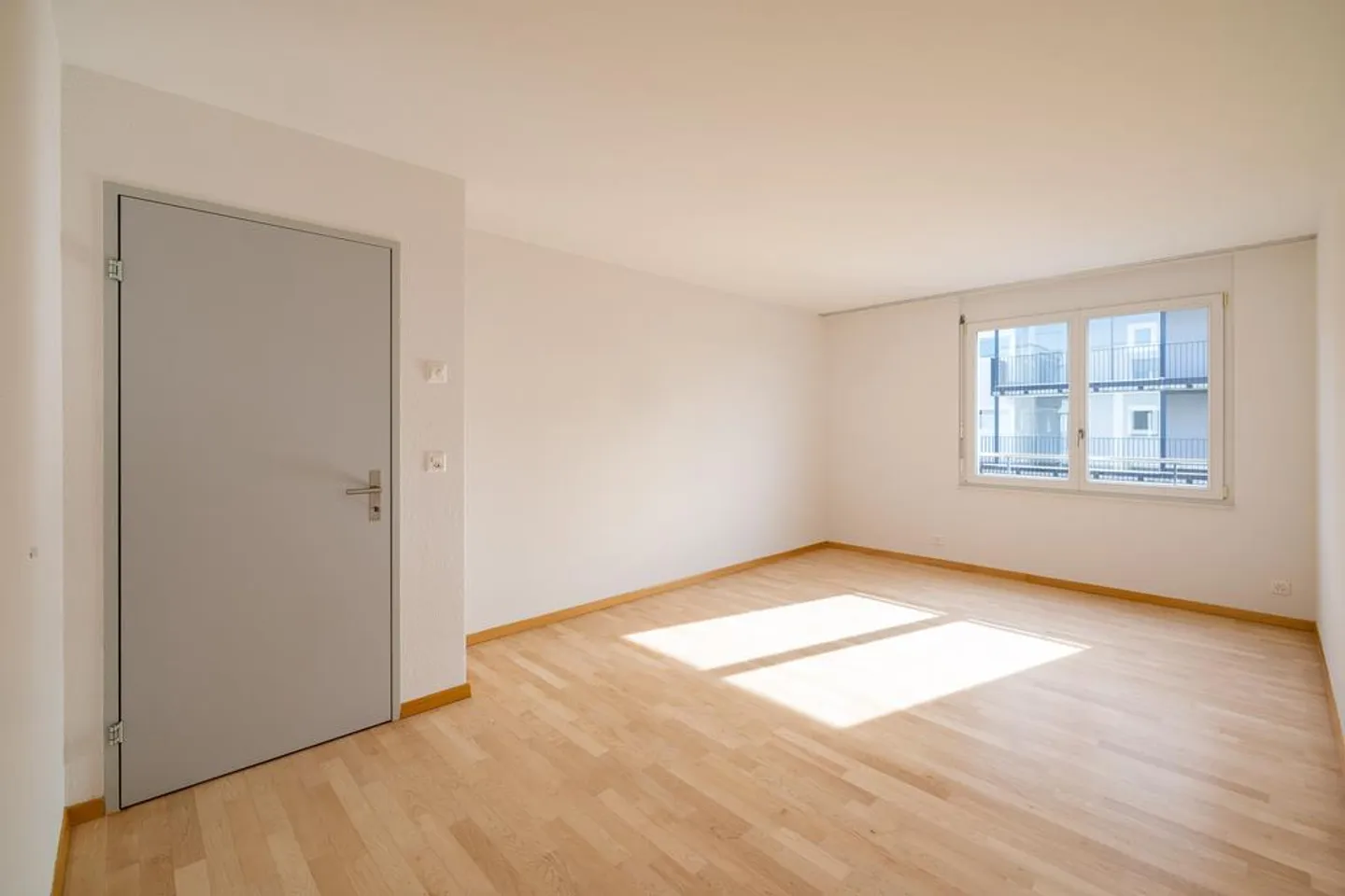 Moderne Wohnung mit grossem Balkon - Foto 9 von 12