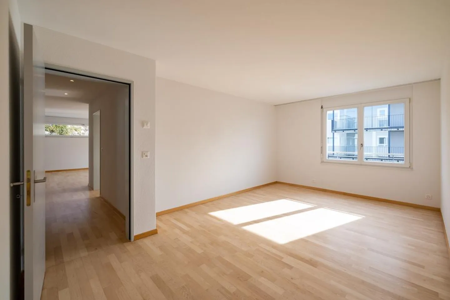 Moderne Wohnung mit grossem Balkon - Foto 10 von 12