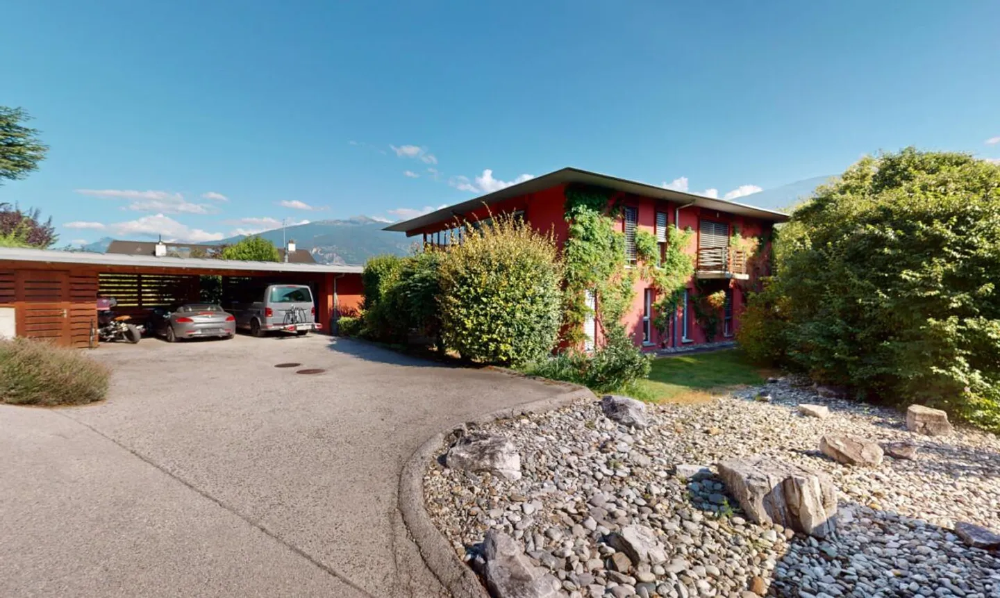 Exceptional villa with panoramic view in Savièse - Photo 2 of 11