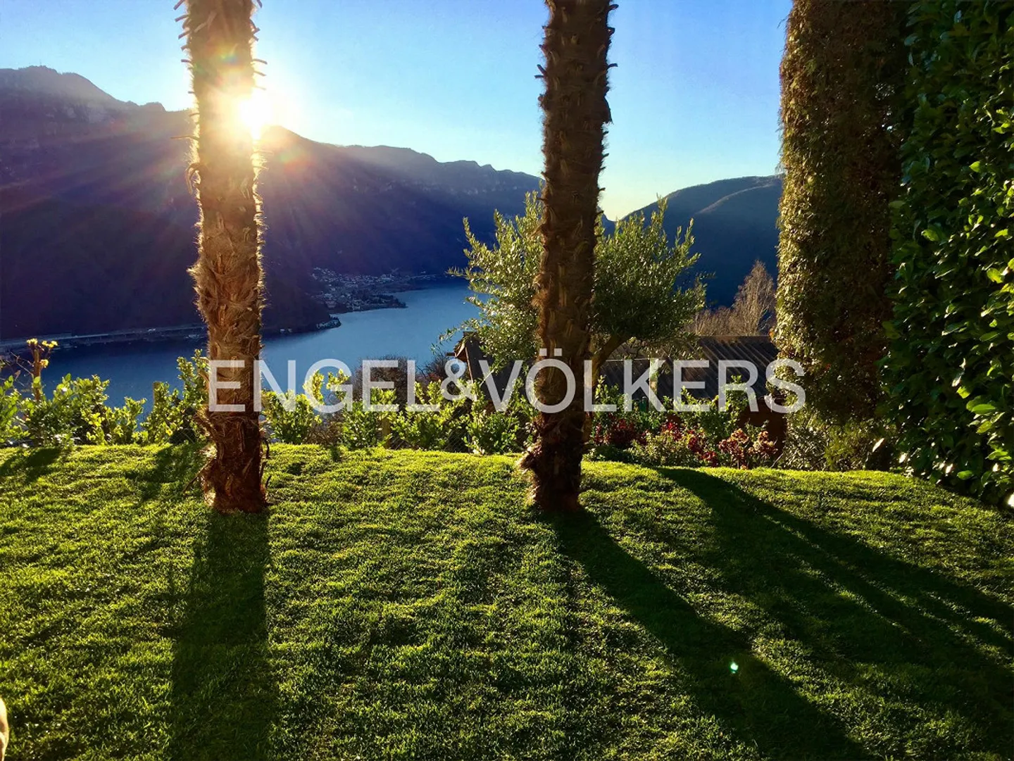 Sunny and idyllic holiday home with breathtaking panorama - Photo 3 of 8