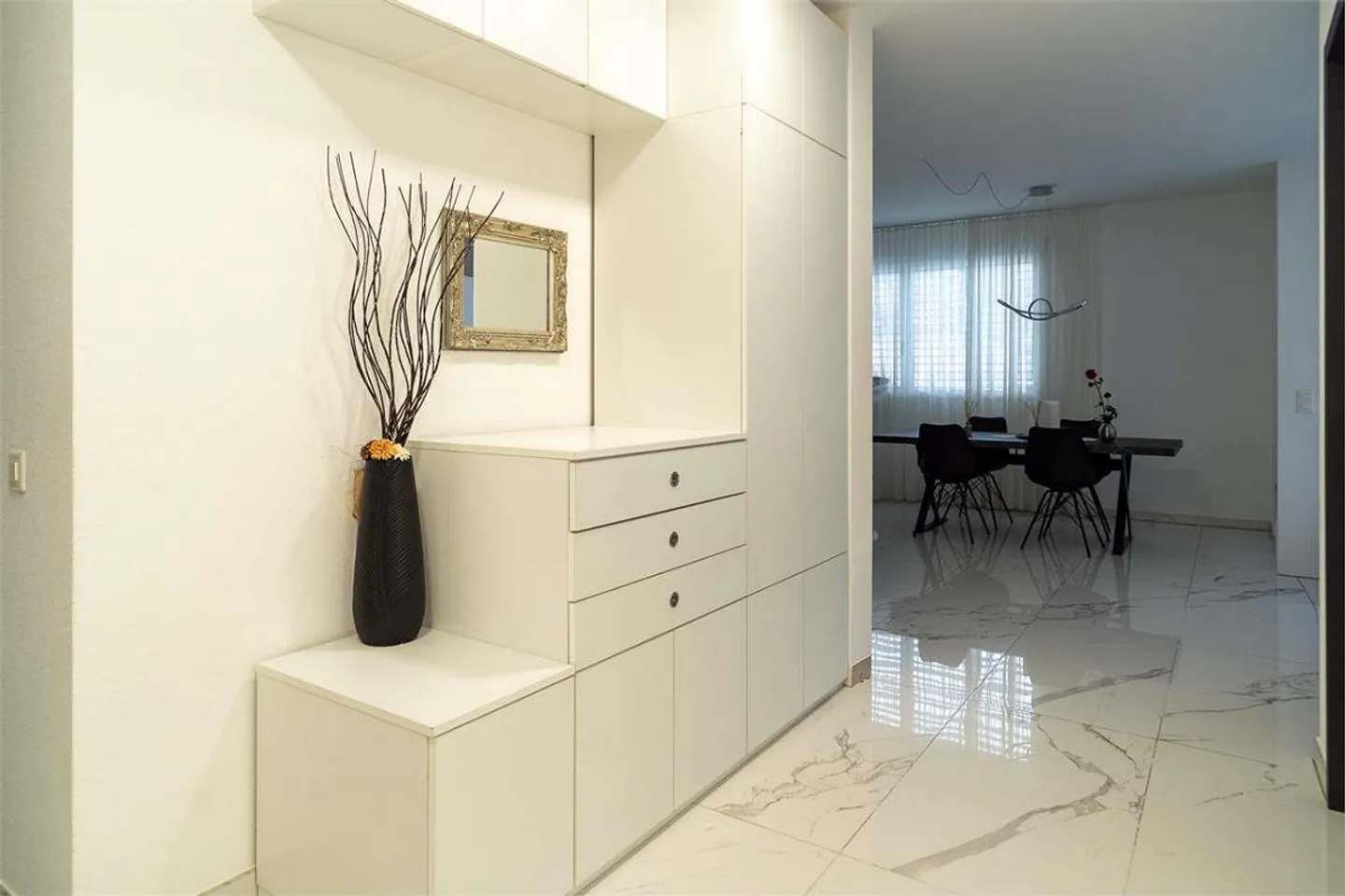 Appartement élégant avec équipements meublés et jardin privé - Photo 5 sur 13