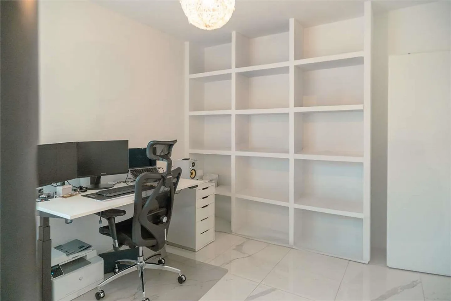 Appartement élégant avec équipements meublés et jardin privé - Photo 8 sur 13