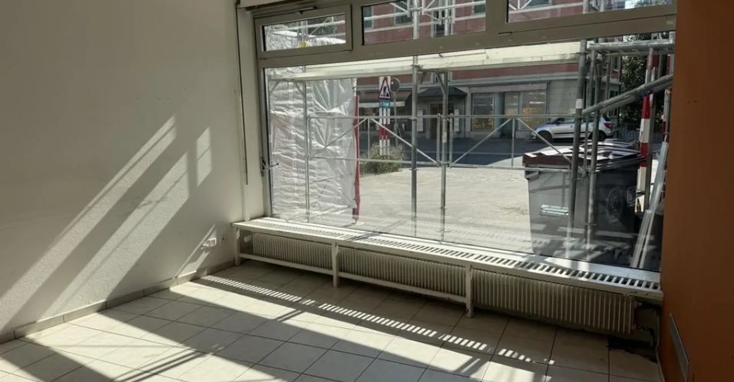Commercial space for rent - Dynamic neighborhood - Photo 4 of 5