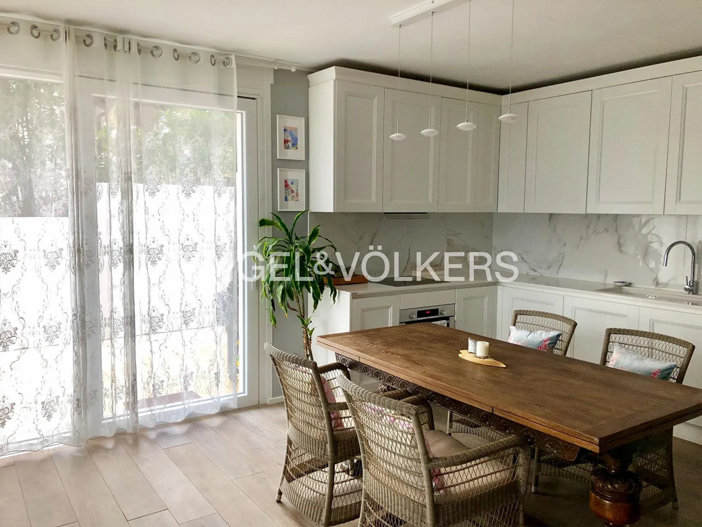 Sunny and idyllic holiday home with breathtaking panorama - Photo 4 of 8