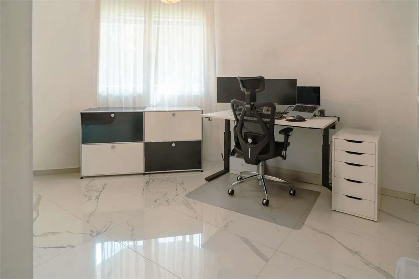 Appartement élégant avec équipements meublés et jardin privé - Photo 7 sur 13