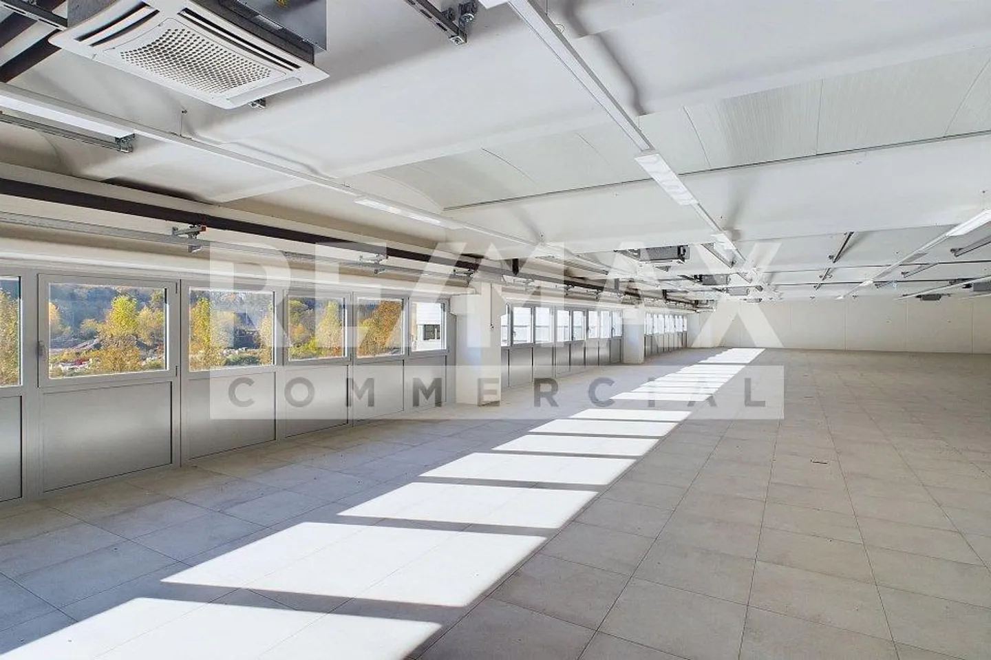 Modern modular commercial space in industrial area - Photo 7 of 12