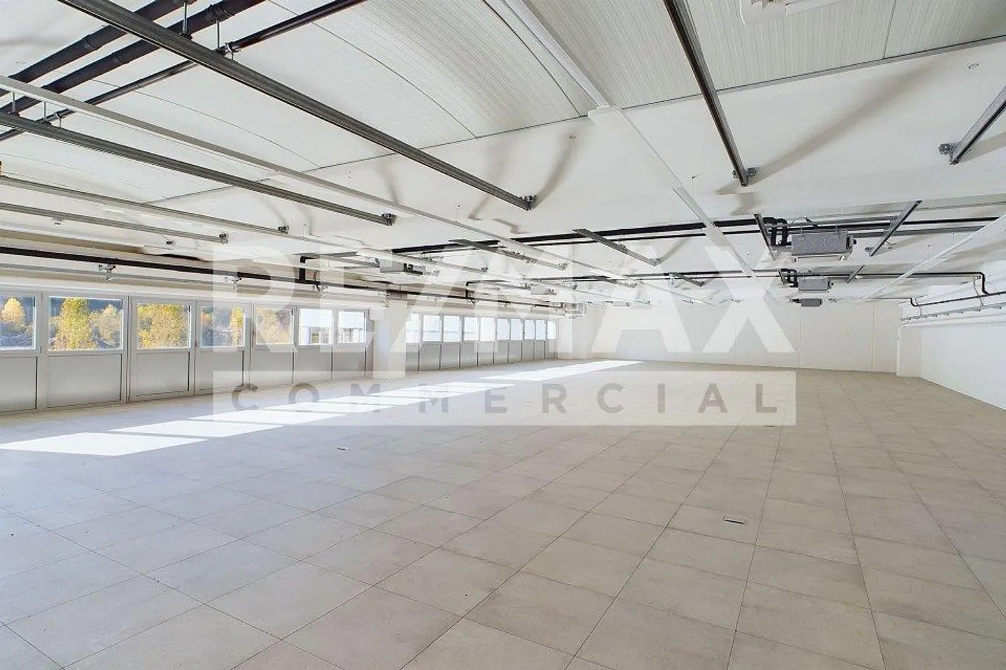 Modern modular commercial space in industrial area - Photo 8 of 12