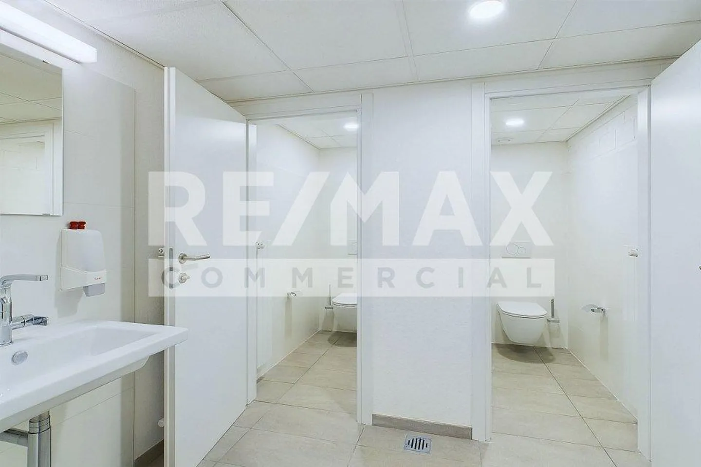 Modern modular commercial space in industrial area - Photo 11 of 12