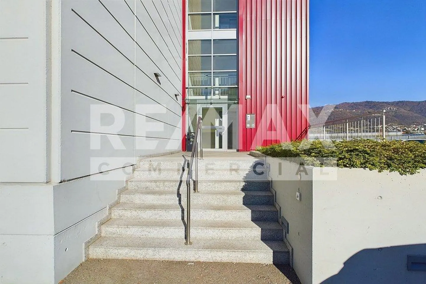 Modern modular commercial space in industrial area - Photo 12 of 12