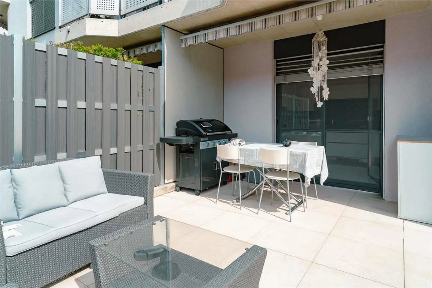 Appartement élégant avec équipements meublés et jardin privé - Photo 12 sur 13