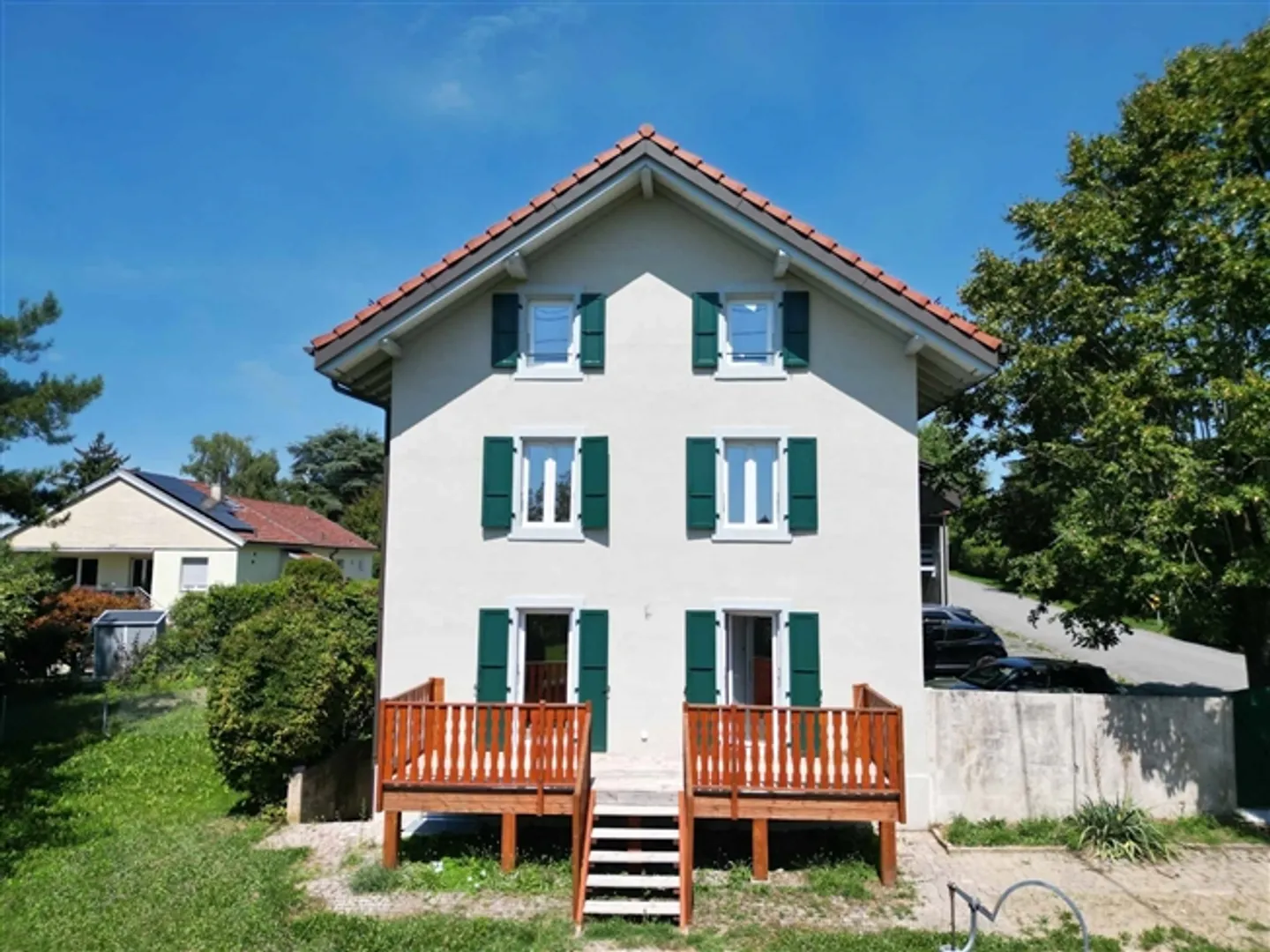 Triplex de trois pièces et demie - grand jardin et vue partielle sur le lac - Photo 1 sur 10