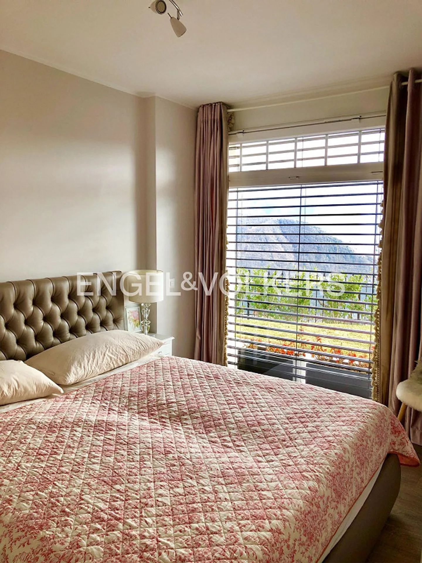 Sunny and idyllic holiday home with breathtaking panorama - Photo 8 of 8