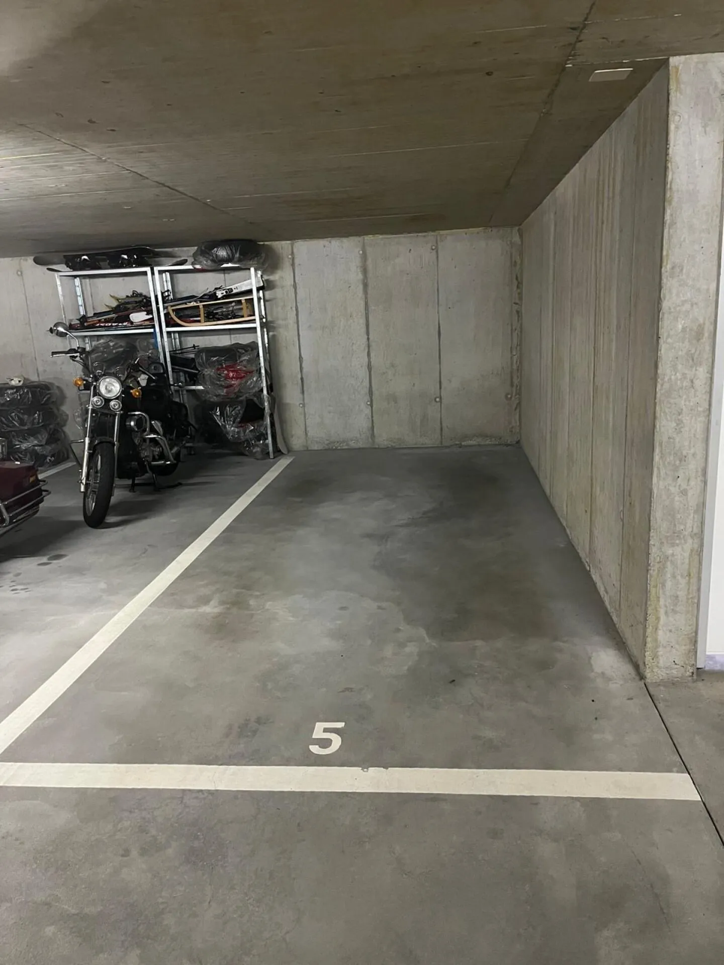 Posto auto in uno sviluppo moderno - Foto 2 di 3