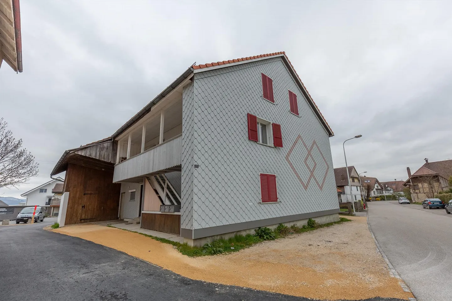 Wohnung mit Laubengang im Dreifamilienhaus - Foto 3 von 12