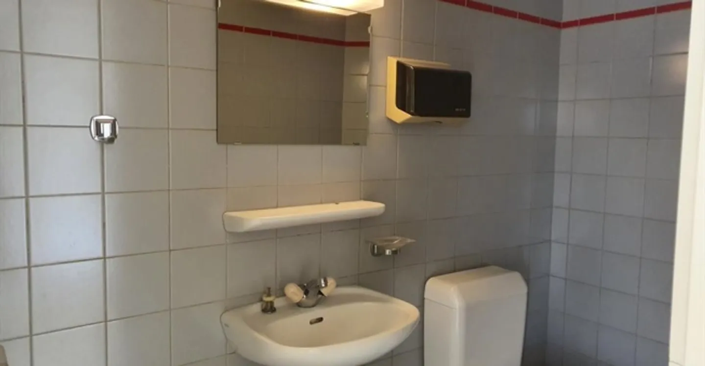 Spazio ufficio in affitto - Foto 5 di 8