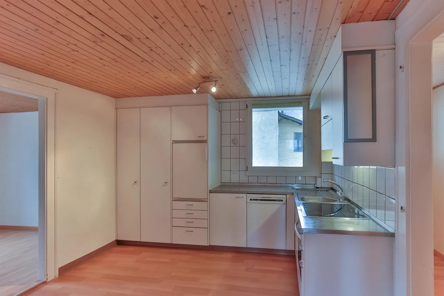 Wohnung mit Laubengang im Dreifamilienhaus - Foto 10 von 12