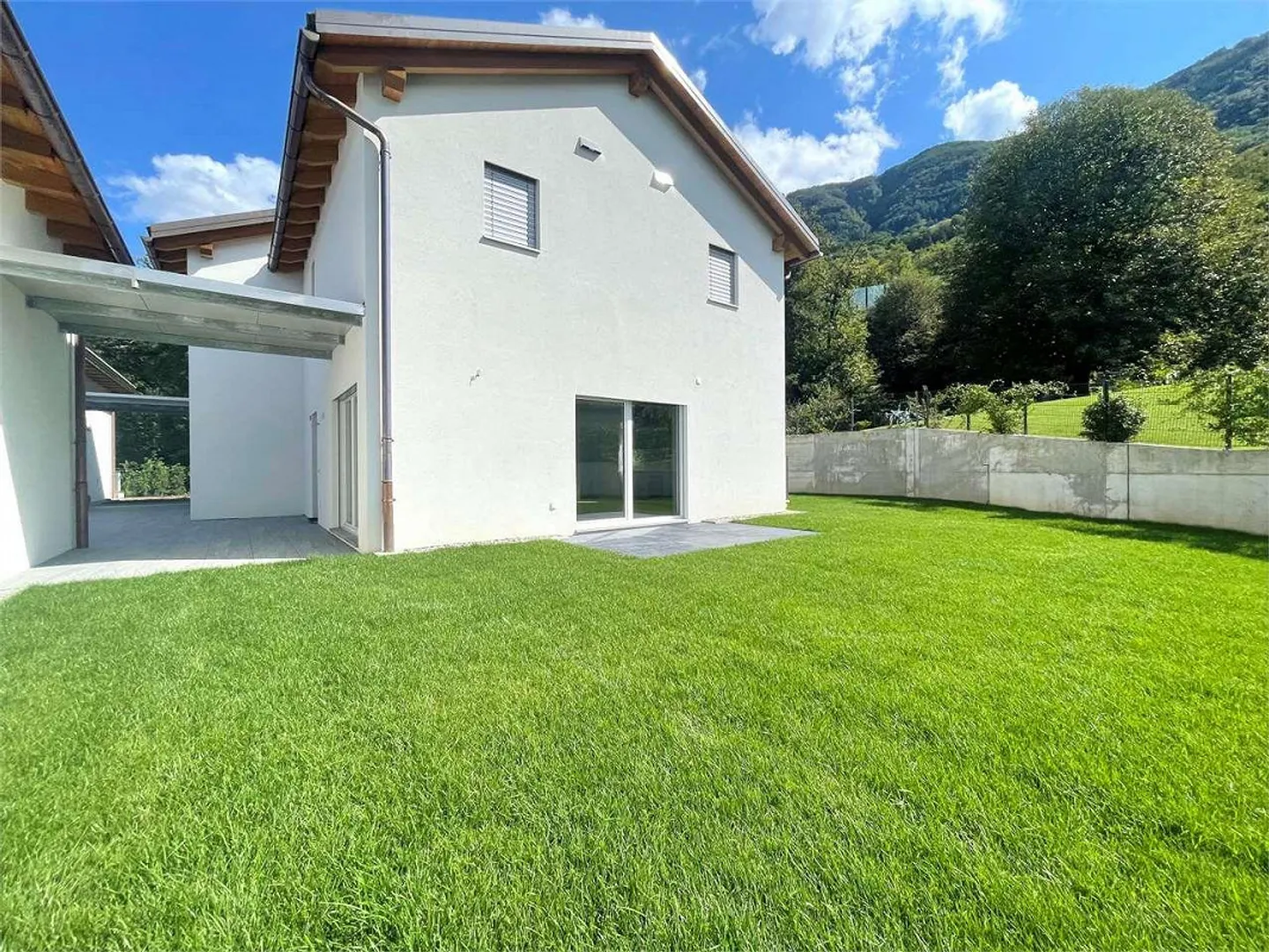 Stupenda villetta 4.5 locali immersa nel verde - Foto 1 di 10