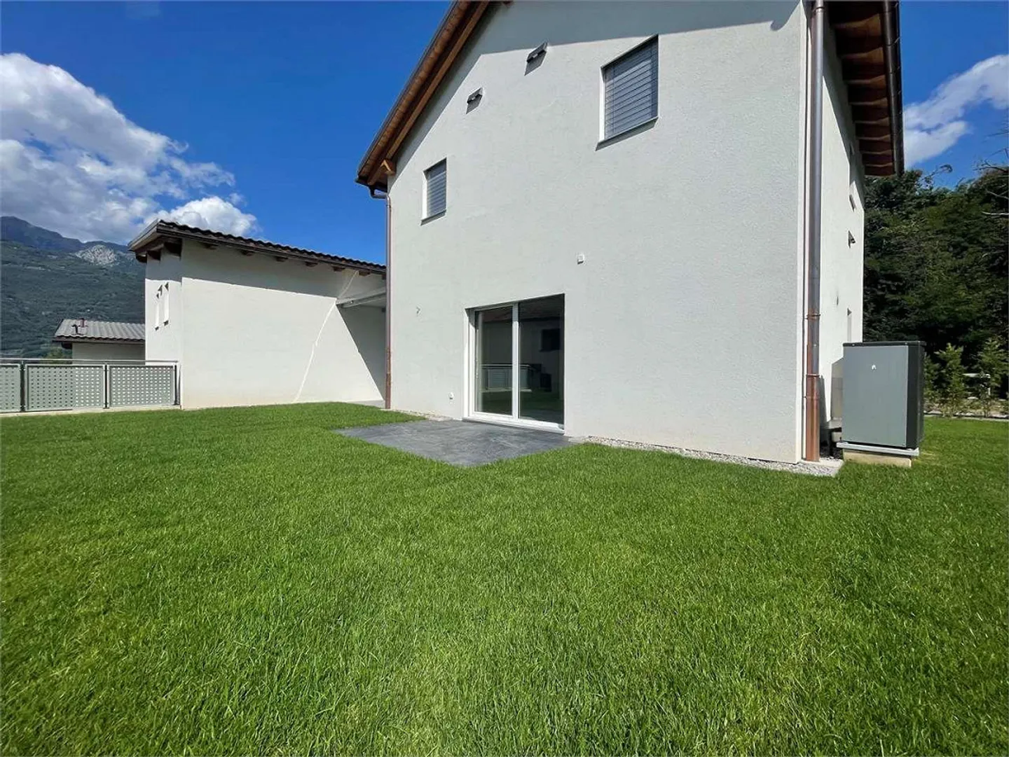 Stupenda villetta 4.5 locali immersa nel verde - Foto 2 di 10