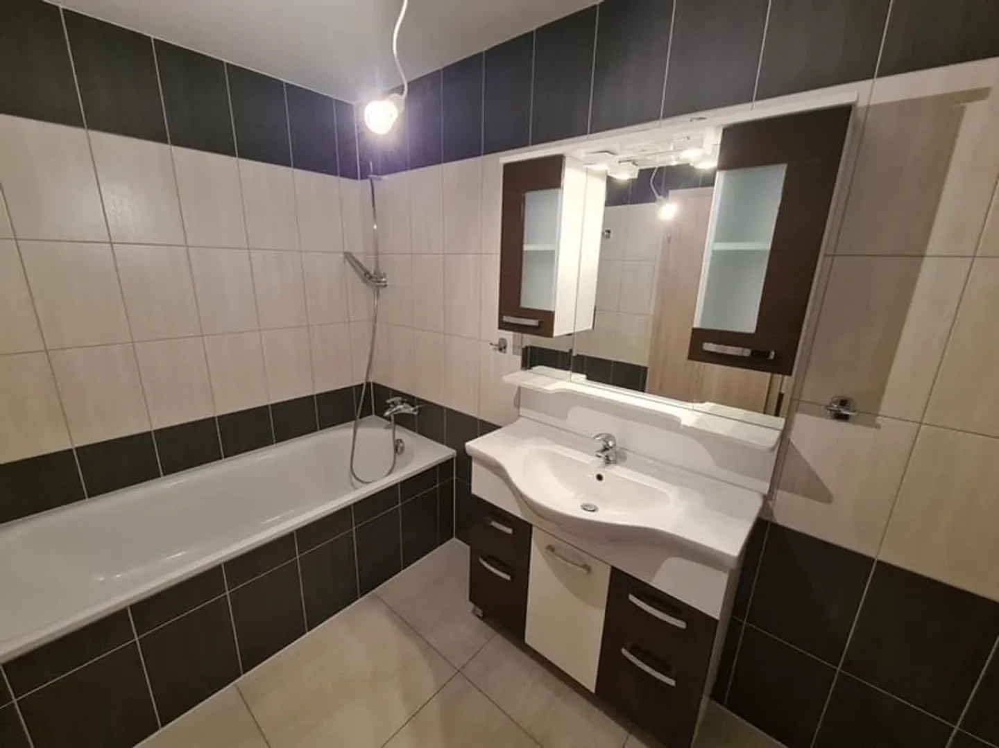 Pleasant garden level apartment in a quiet location in the center of Farvagny - Photo 2 of 4