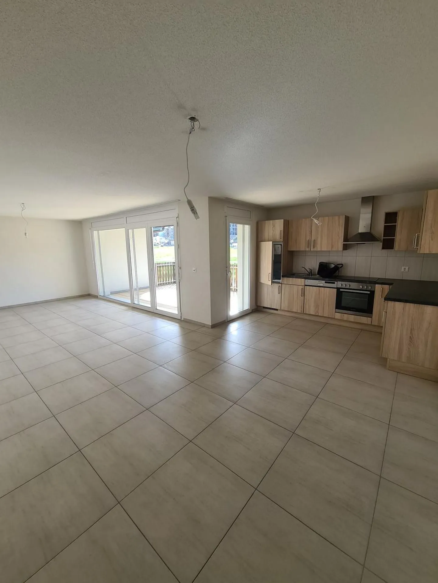 Pleasant garden level apartment in a quiet location in the center of Farvagny - Photo 3 of 4