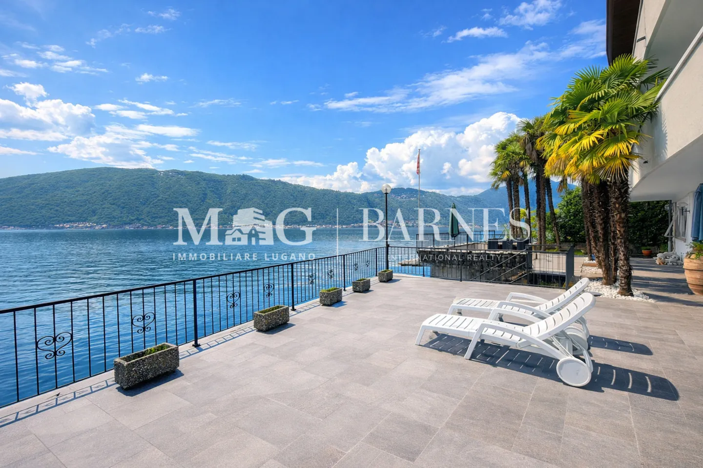 Lugano : Villa pieds-dans-l’eau avec vue sur le lac et darsene | 2ème résidence - Photo 1 sur 16