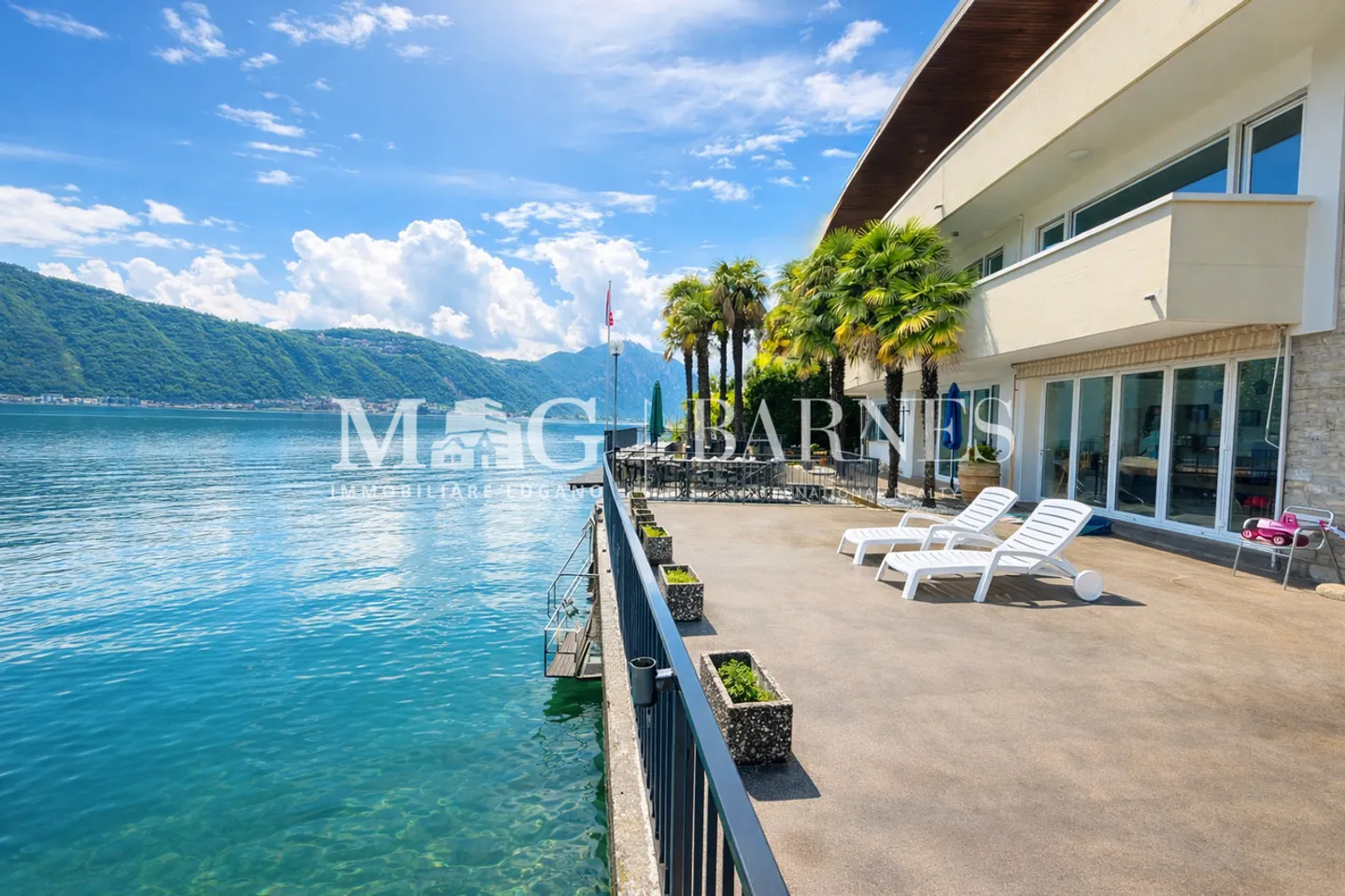 Lugano : Villa pieds-dans-l’eau avec vue sur le lac et darsene | 2ème résidence - Photo 5 sur 16