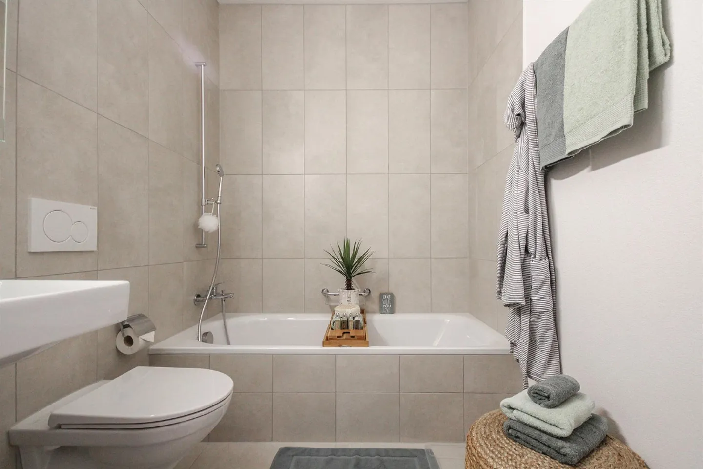 PRICE REDUCTION: Dreamlike new apartment with ideal room layout! - Photo 12 of 14