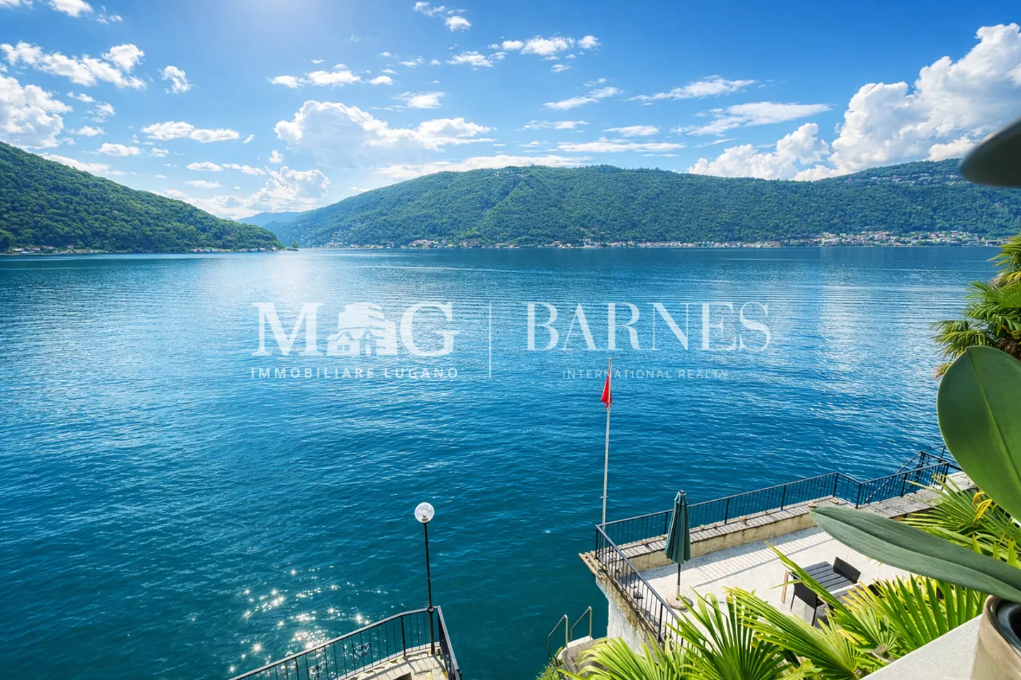 Lugano : Villa pieds-dans-l’eau avec vue sur le lac et darsene | 2ème résidence - Photo 6 sur 16