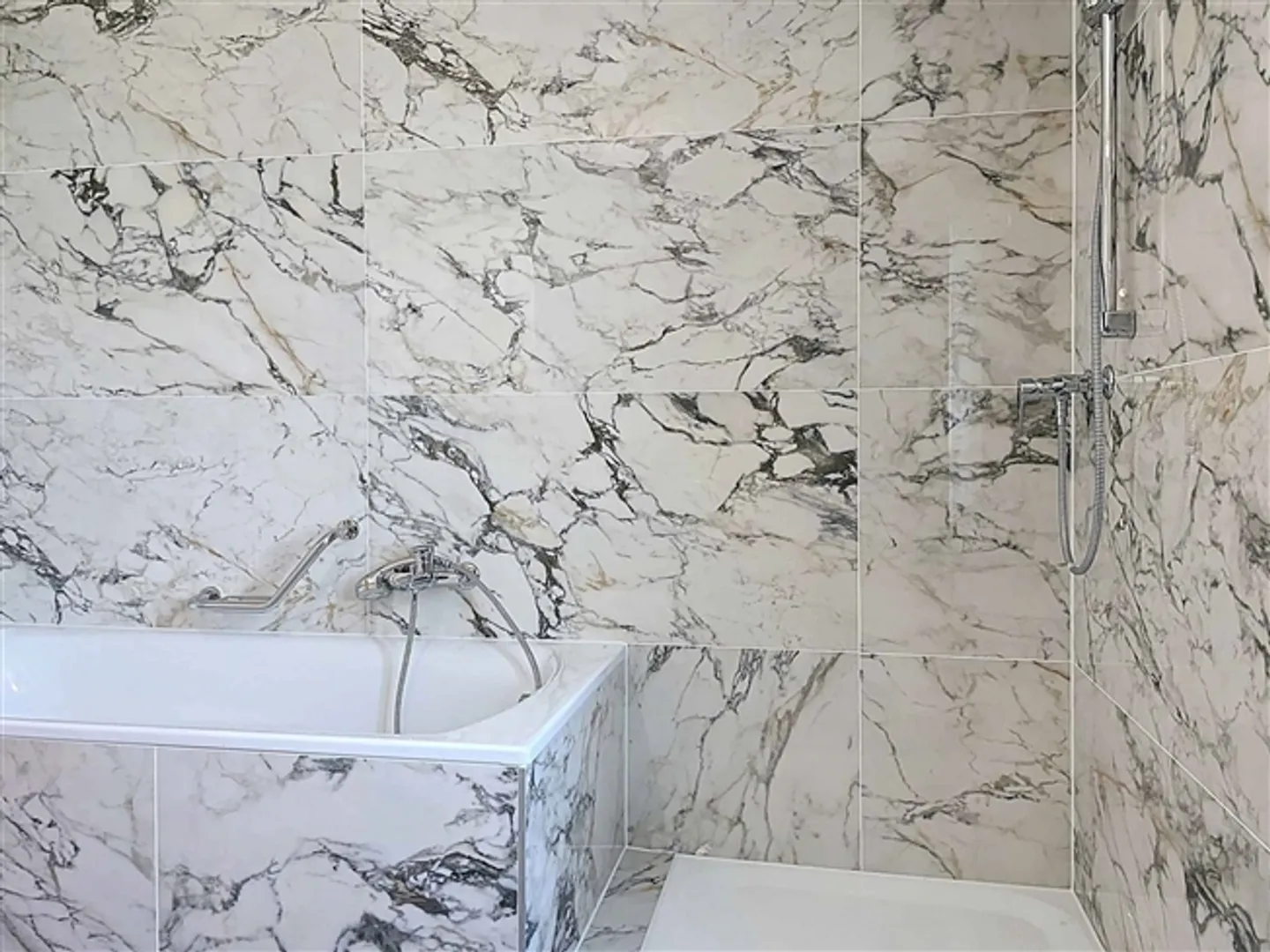 Triplex de trois pièces et demie - grand jardin et vue partielle sur le lac - Photo 8 sur 10