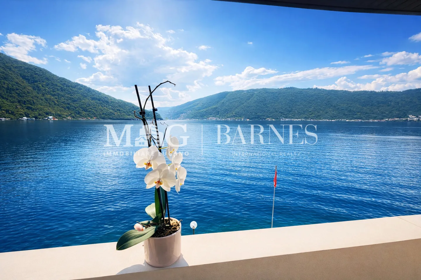 Lugano : Villa pieds-dans-l’eau avec vue sur le lac et darsene | 2ème résidence - Photo 14 sur 16