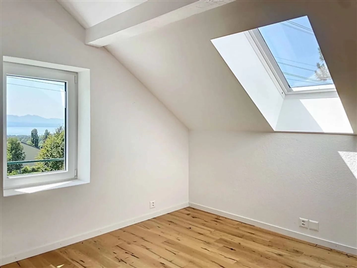 Triplex de trois pièces et demie - grand jardin et vue partielle sur le lac - Photo 7 sur 10