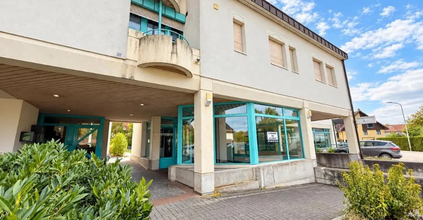 Commercial space to renovate   An investment opportunity with attractive returns - Photo 1 of 13