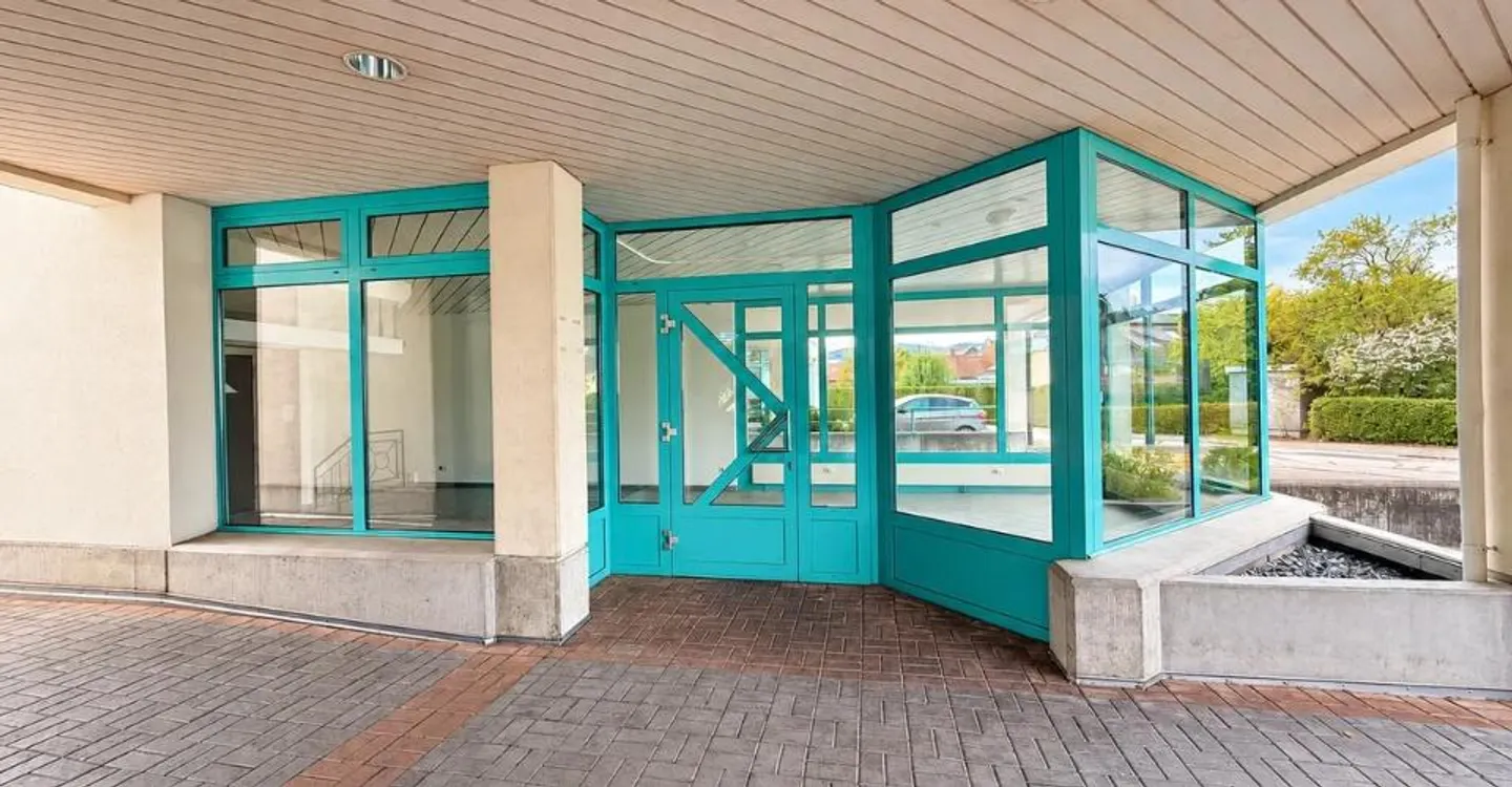 Commercial space to renovate   An investment opportunity with attractive returns - Photo 2 of 13