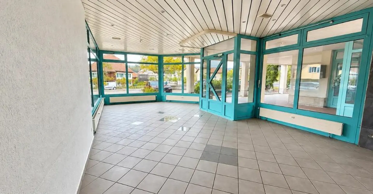 Commercial space to renovate   An investment opportunity with attractive returns - Photo 3 of 13