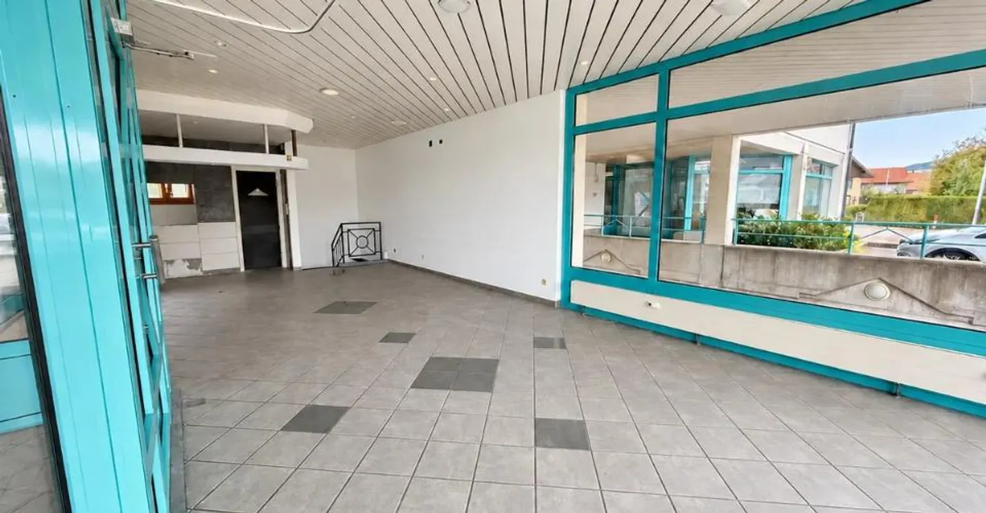 Commercial space to renovate   An investment opportunity with attractive returns - Photo 4 of 13