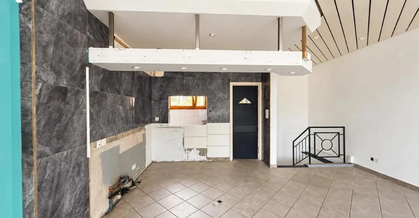 Commercial space to renovate   An investment opportunity with attractive returns - Photo 5 of 13