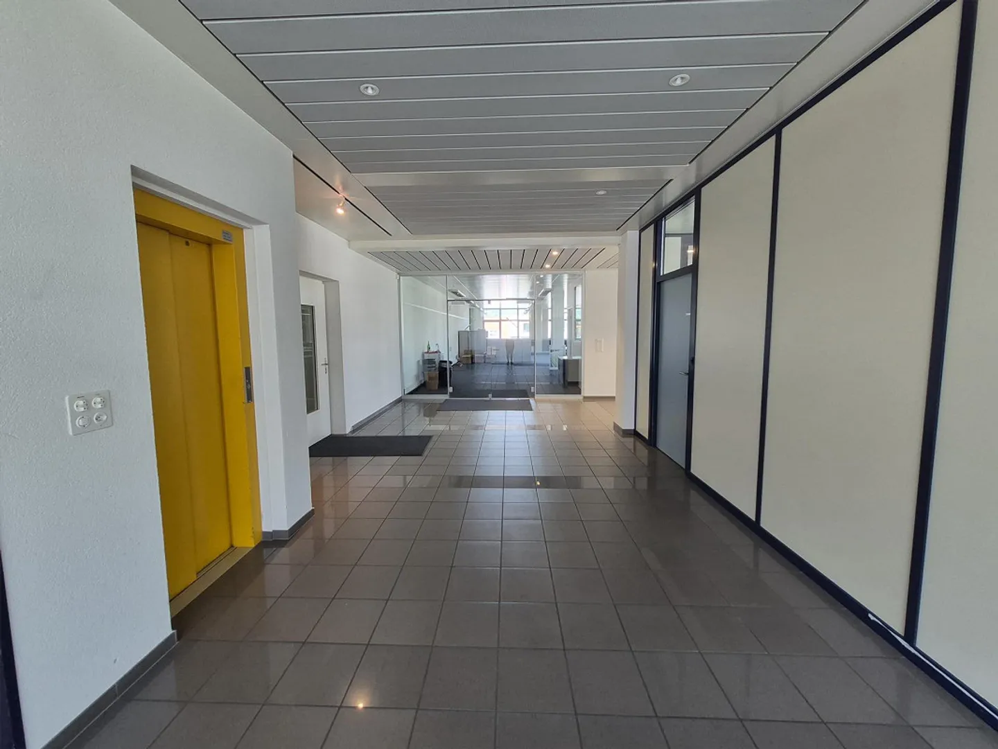 Ampie superfici per uffici direttamente sull'autostrada - Foto 7 di 8