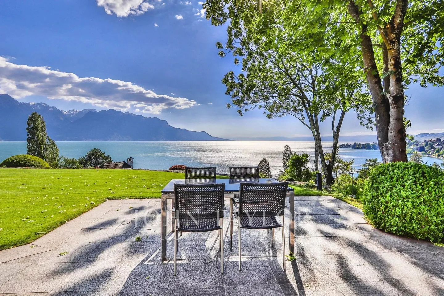 Propriété avec vue exceptionnelle sur le lac - Photo 4 sur 9