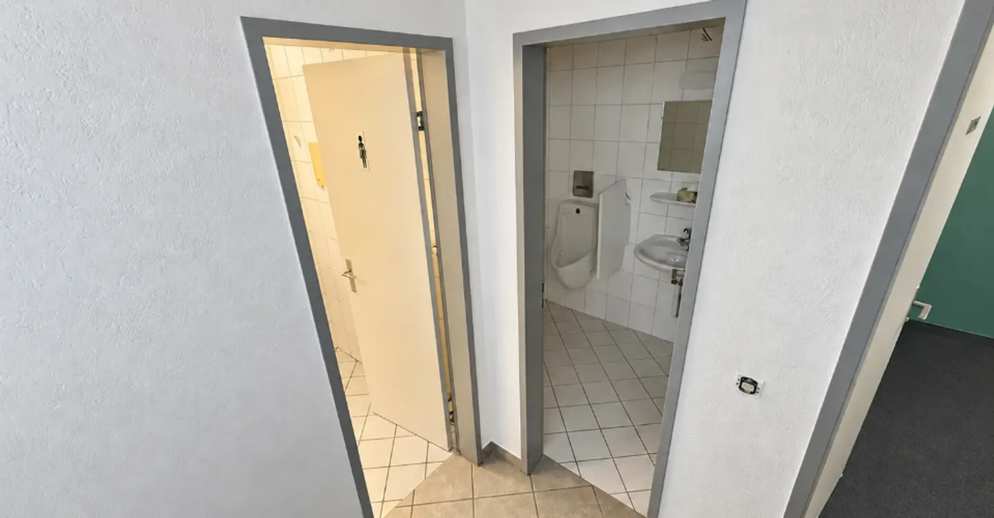 Commercial space to renovate   An investment opportunity with attractive returns - Photo 10 of 13