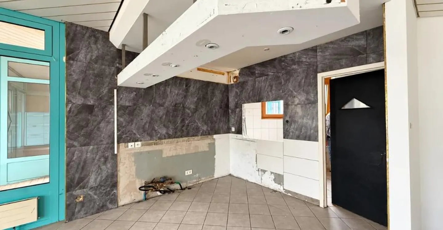 Commercial space to renovate   An investment opportunity with attractive returns - Photo 6 of 13